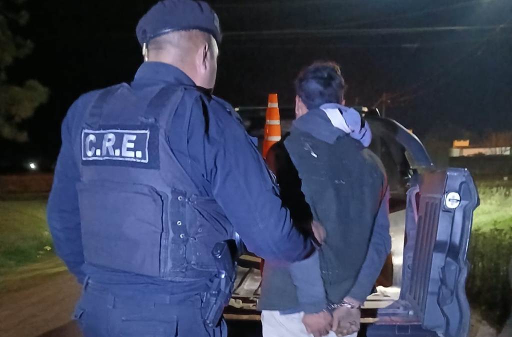 El comando radioeléctrico de Villa Ocampo detuvo a un delincuente que acababa de robar un domicilio y herir a un testigo.