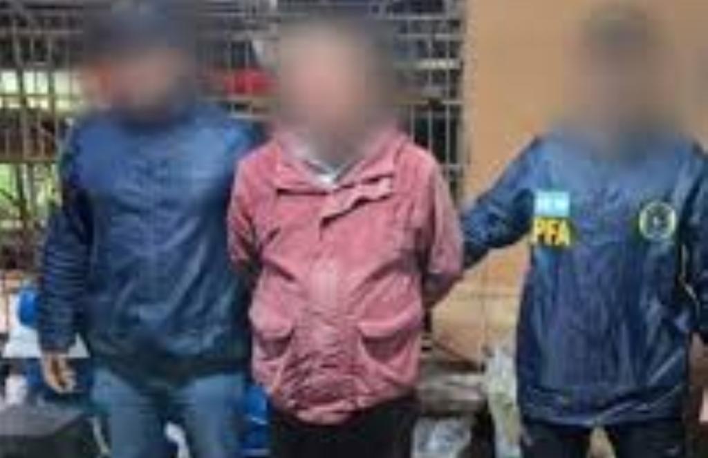 La policía federal argentina detuvo al “Chino Agustín Cheng” de 80 años de edad, en San Antonio de Obligado, acusado de explotación laboral en Buenos Aires.
