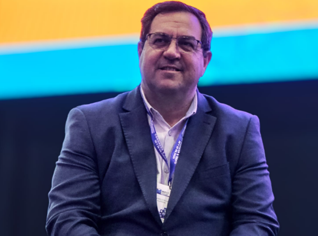 El intendente Amadeo Enrique Vallejos, expone en Ecuador los proyectos estratégicos de Reconquista.