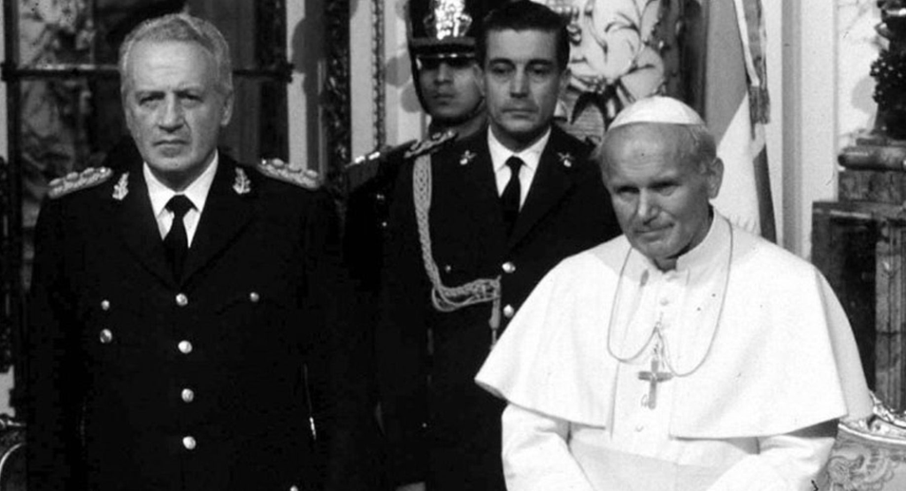 Amplia denuncia por la usurpación de nuestras Islas Malvinas facilitada y encubierta por el accionar traidor del Estado Vaticano. Amplia denuncia por la usurpación de nuestras Islas Malvinas facilitada y encubierta por el accionar traidor del Estado Vaticano.