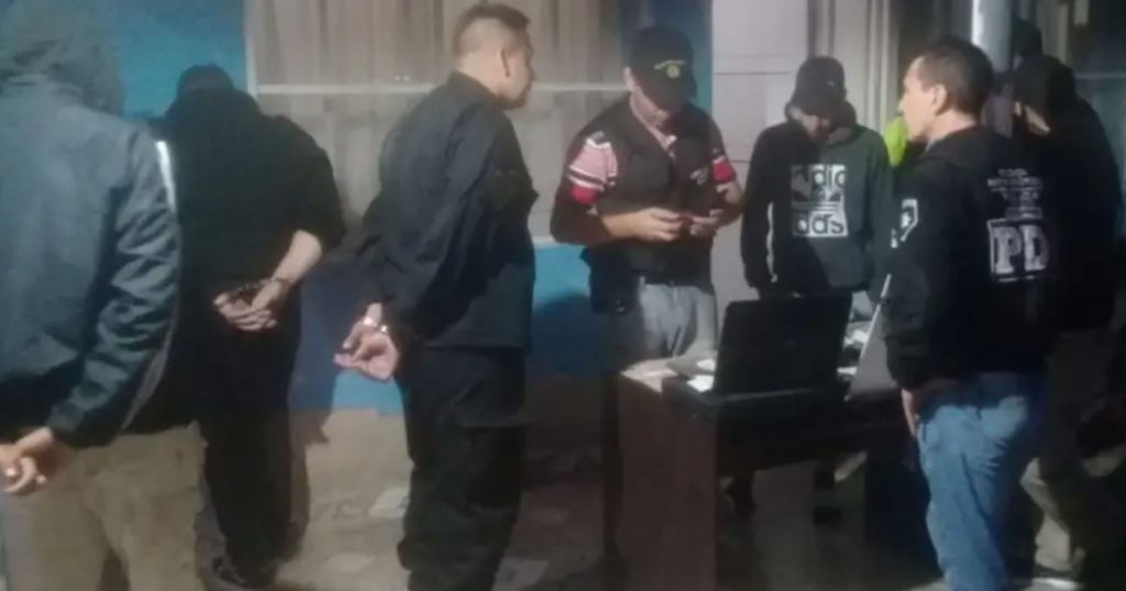 Un delincuente que vistió el uniforme de la policía provincial, asesinó a una joven mujer en Rosario, es de Reconquista y fue condenado por narcotraficante.