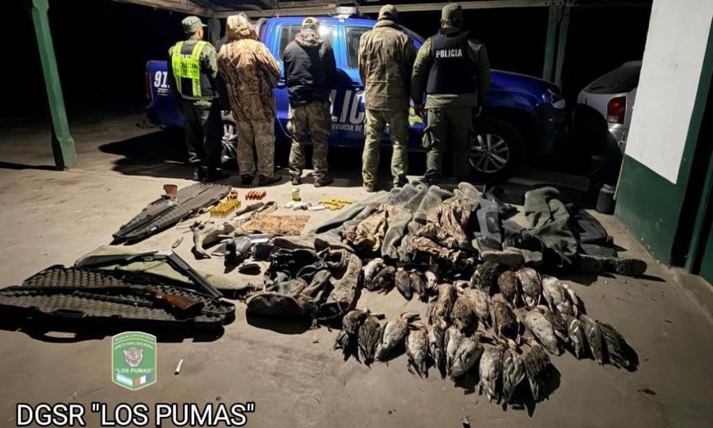“Los Pumas” de fortín Olmos y de Reconquista, detuvieron a tres guías de turismo y a tres cazadores franceses, por “depredación” de la fauna silvestre.