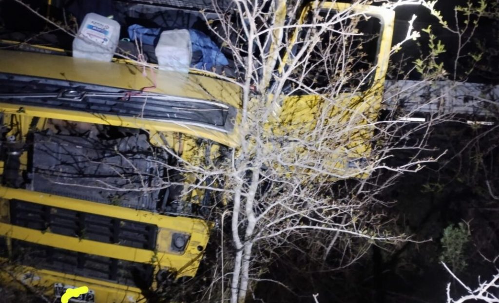 Triple choque en Ruta Nacional 11, jurisdicción de Vera, dos camiones y una camioneta. Dos personas derivados al hospital.