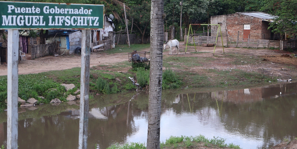 Los habitantes más humildes de Las Toscas comienzan a sufrir, las consecuencias de las inundaciones y el abandono de las autoridades municipales.