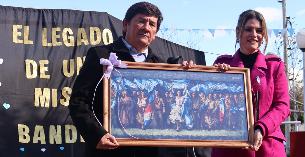 Emotivo acto, 142° aniversario fundacional de San Antonio de Obligado, promesa a la bandera por alumnos de 4° grado y reclamo de Jorge Ale, por la miseria económica.