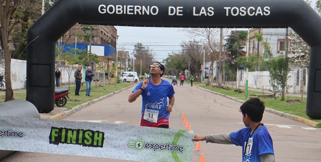 Gran fiesta del atletismo en la 21° edición de “Las Toscas Corre”, 101 competidores alegrando al pueblo cumpleañero.