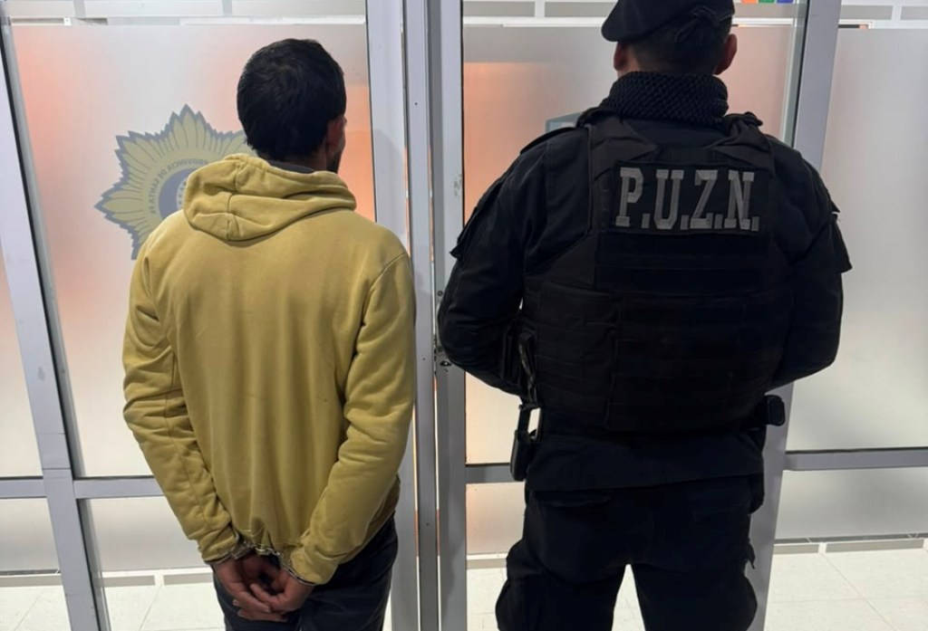 Los efectivos policiales de la Patrulla Urbana de Las Toscas, detuvieron a un envenenador con cocaína para la venta.