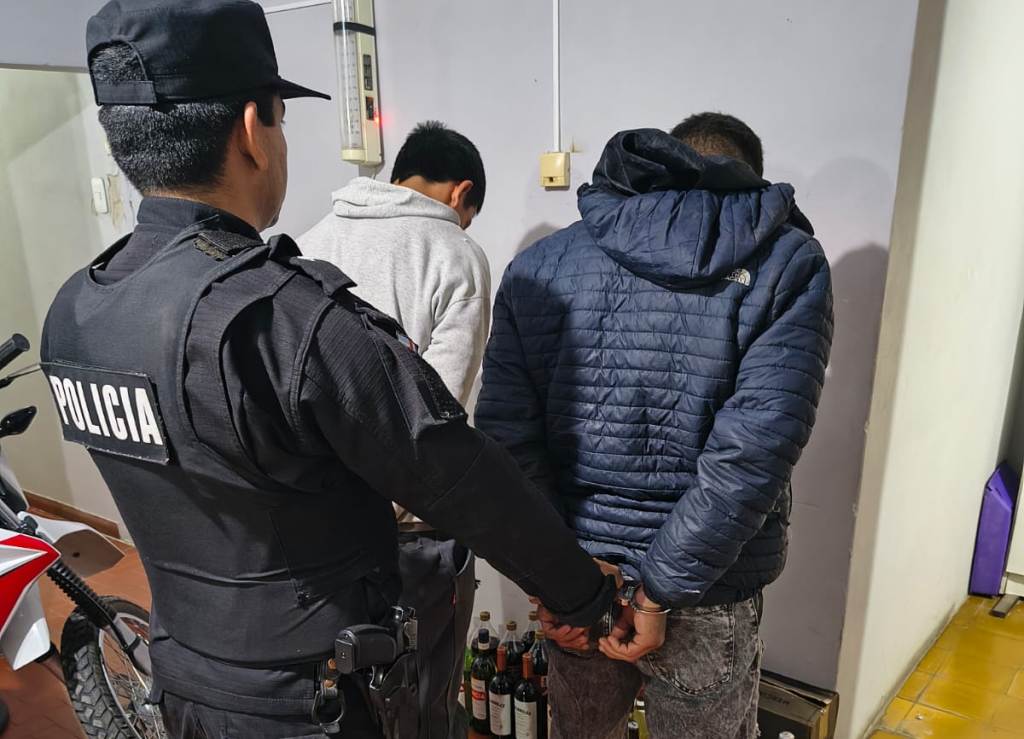 La policía de Las Garzas esclareció el robo al Club Deportivo y detuvo a los dos delincuentes involucrados.