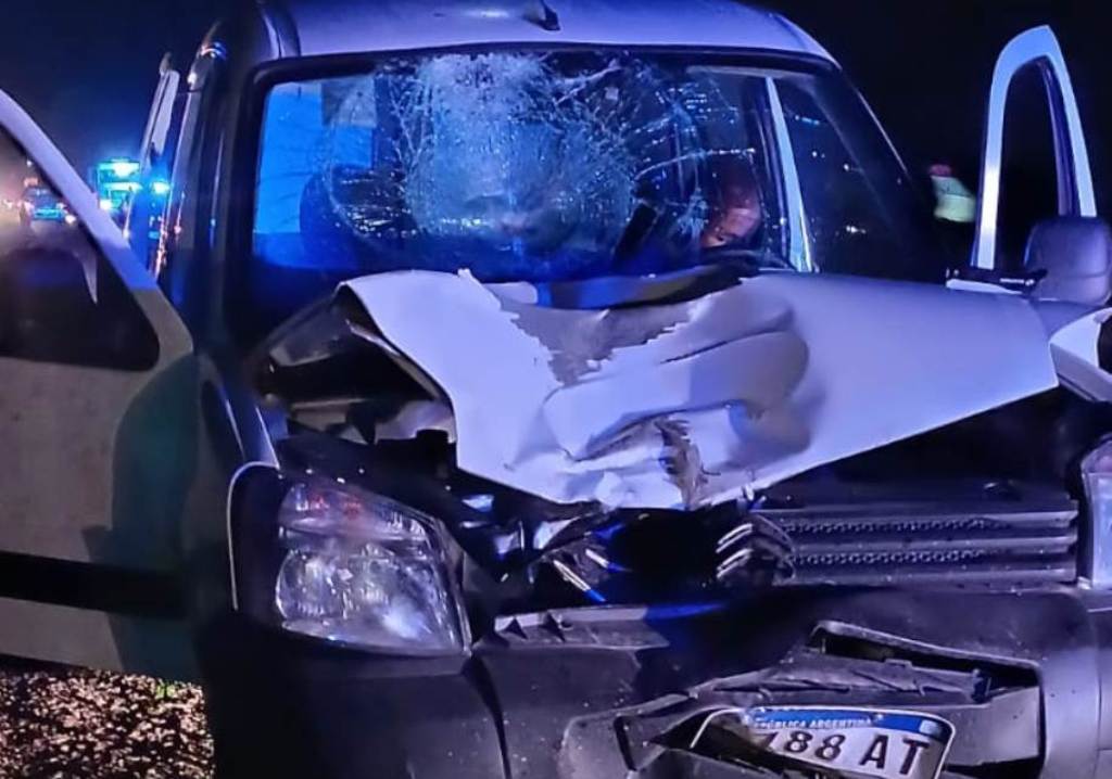 Otra moto sin luces, protagonista de un terrible accidente en la ruta nacional 11 en Tacuarendí. Otra moto sin luces, protagonista de un terrible accidente en la ruta nacional 11 en Tacuarendí.