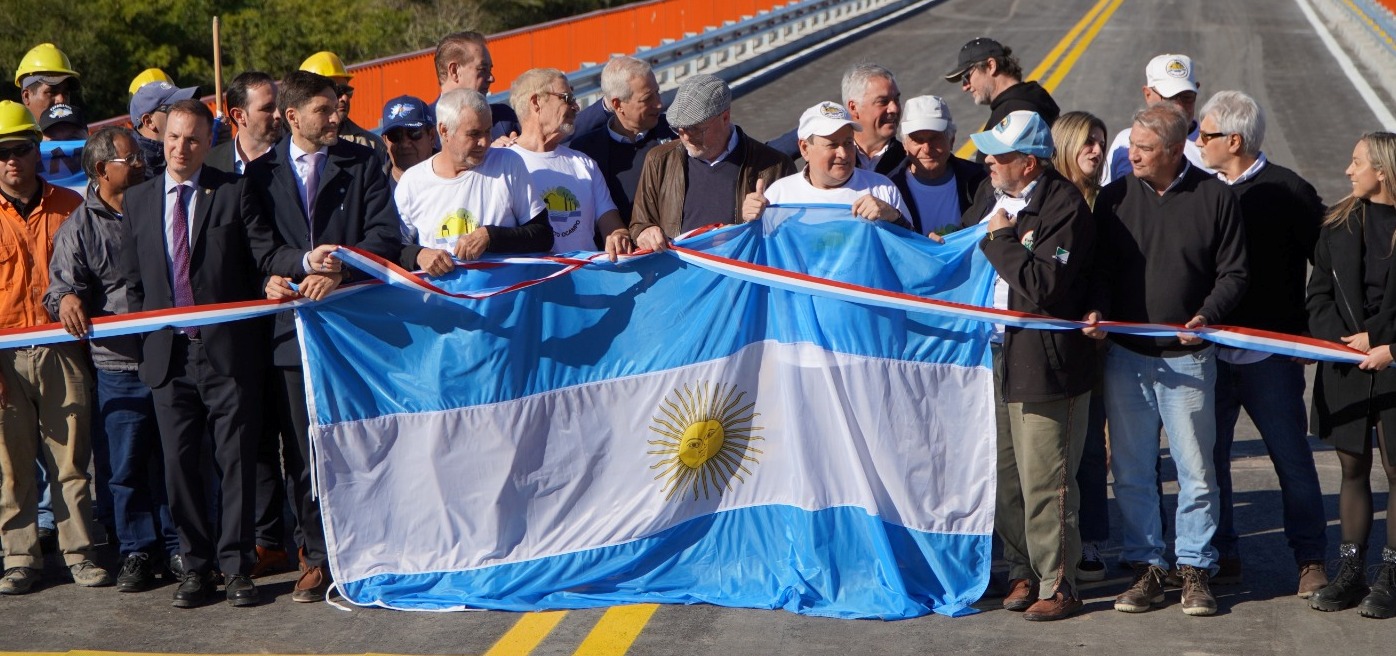 “Estamos cumpliendo con un sueño que lleva seis décadas” manifestó Cristian Marega en la inauguración del Puente El Pindó, en Villa Ocampo.