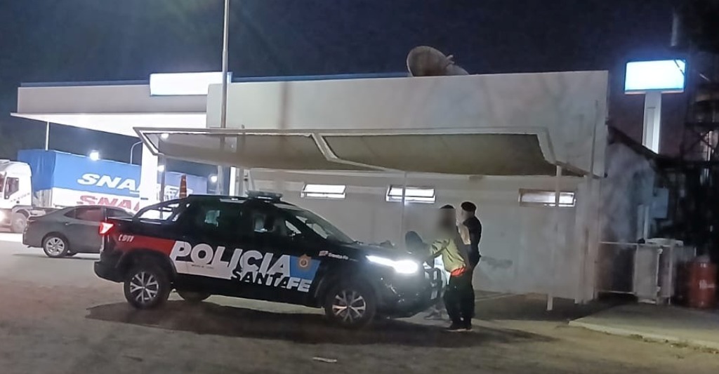 Los efectivos policiales del Comando Radioeléctrico de Villa Ocampo, detuvieron a un envenenador con 14 envoltorios de Cocaína.
