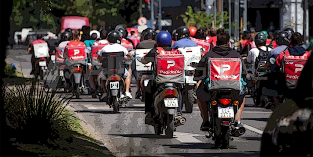 La vida precarizada, los jóvenes que se juegan la existencia gambeteando otros vehículos, con sus motos o bicicletas.