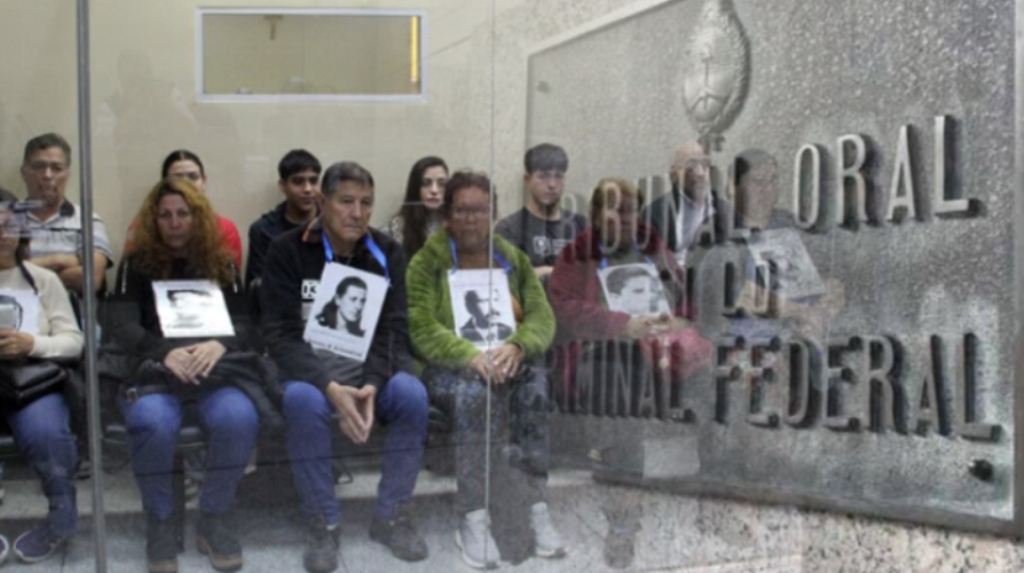 Laguna Paiva, trabajadores perseguidos, secuestrados y pibadas ultrajadas y violadas.