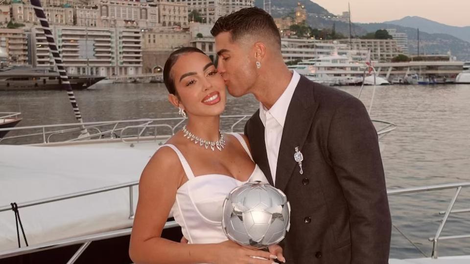 DIERON A CONOCER DETALLES DE LA BODA SECRETA ENTRE CRISTIANO RONALDO Y GEORGINA RODRÍGUEZ: LA REACCIÓN DEL FUTBOLISTA CUANDO LO FELICITARON EN SU CLUB