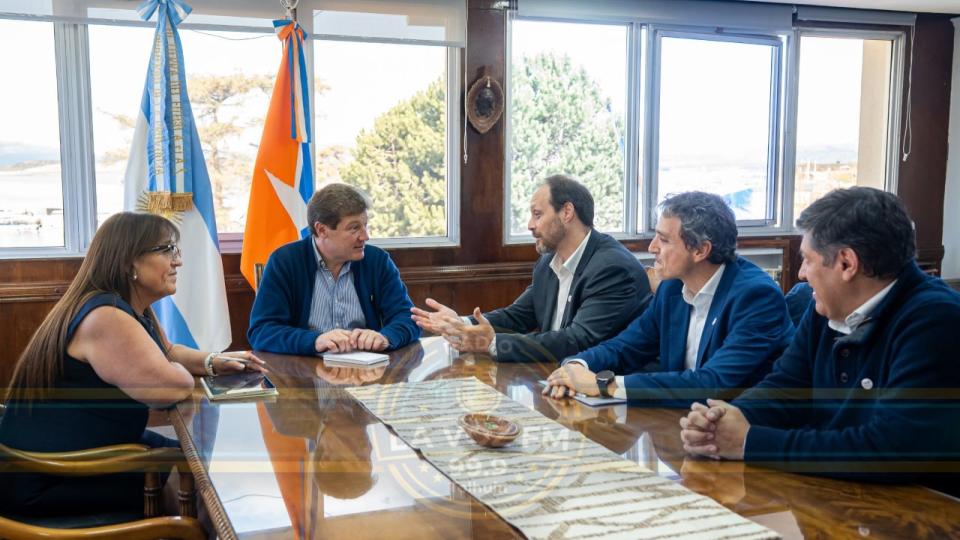 EL GOBERNADOR MELELLA SE REUNIÓ CON AUTORIDADES DE TOTAL ENERGIES POR INVERSIONES EN LA PROVINCIA
