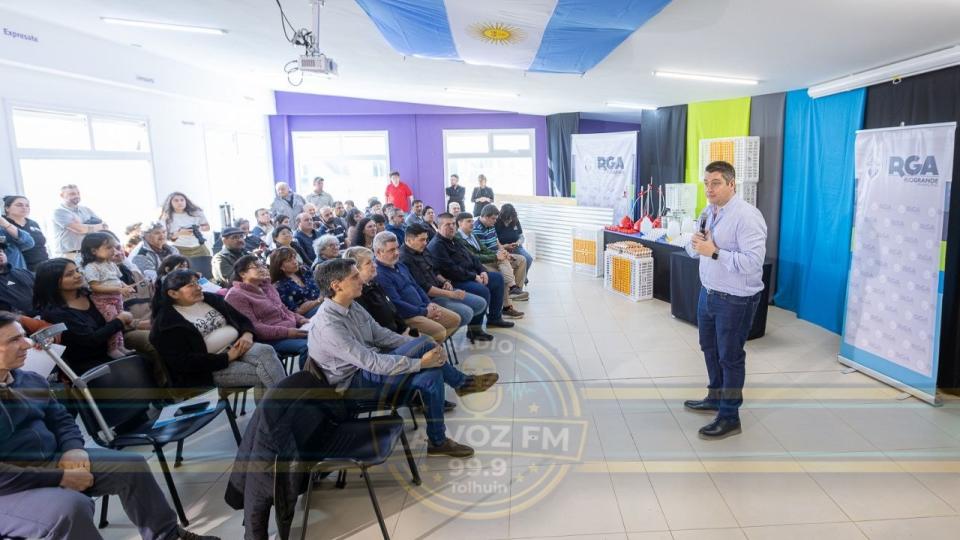 MARTÍN PEREZ ENTREGÓ EQUIPAMIENTO PARA IMPULSAR AL SECTOR AVÍCOLA DE RÍO GRANDE