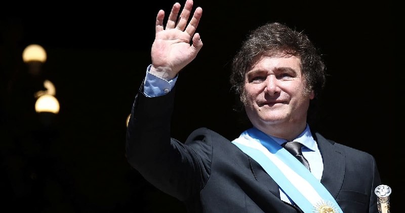 MILEI ENCABEZA EL HOMENAJE A SAN MARTÍN EN RETIRO TRAS NUEVE DÍAS DE BAJA EXPOSICIÓN