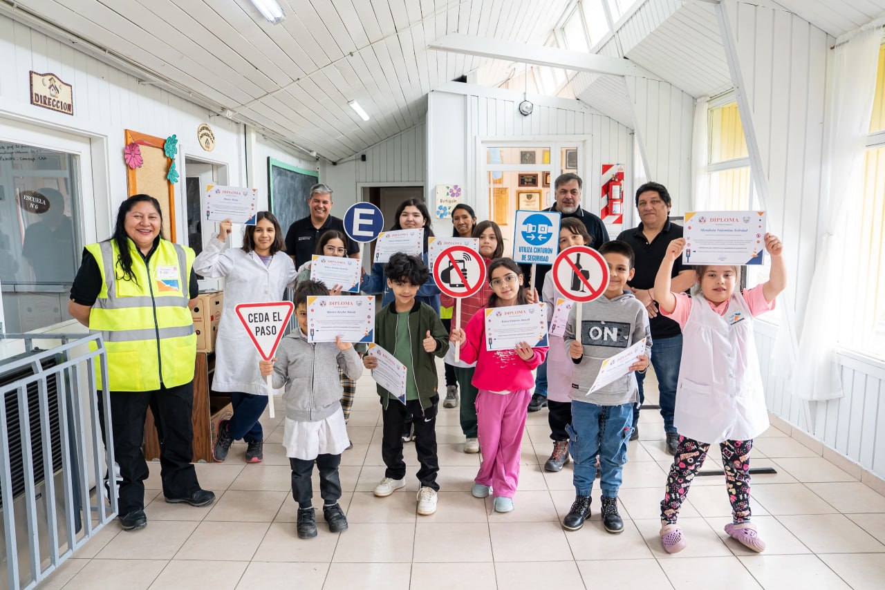 TIERRA DEL FUEGO CELEBRÓ EL DÍA DEL CAMINO Y LA EDUCACIÓN VIAL CON UNA JORNADA DE TRABAJO EN LA RUTA Nº3 Y UNA CHARLA DE CONCIENTIZACIÓN EN LA ESCUELA RURAL Nº6