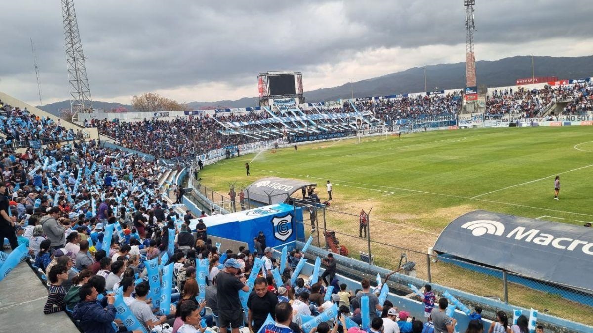 VIDEO: Indignación por el operativo policial en Jujuy: hinchas de Gimnasia y Tiro denunciaron maltrato