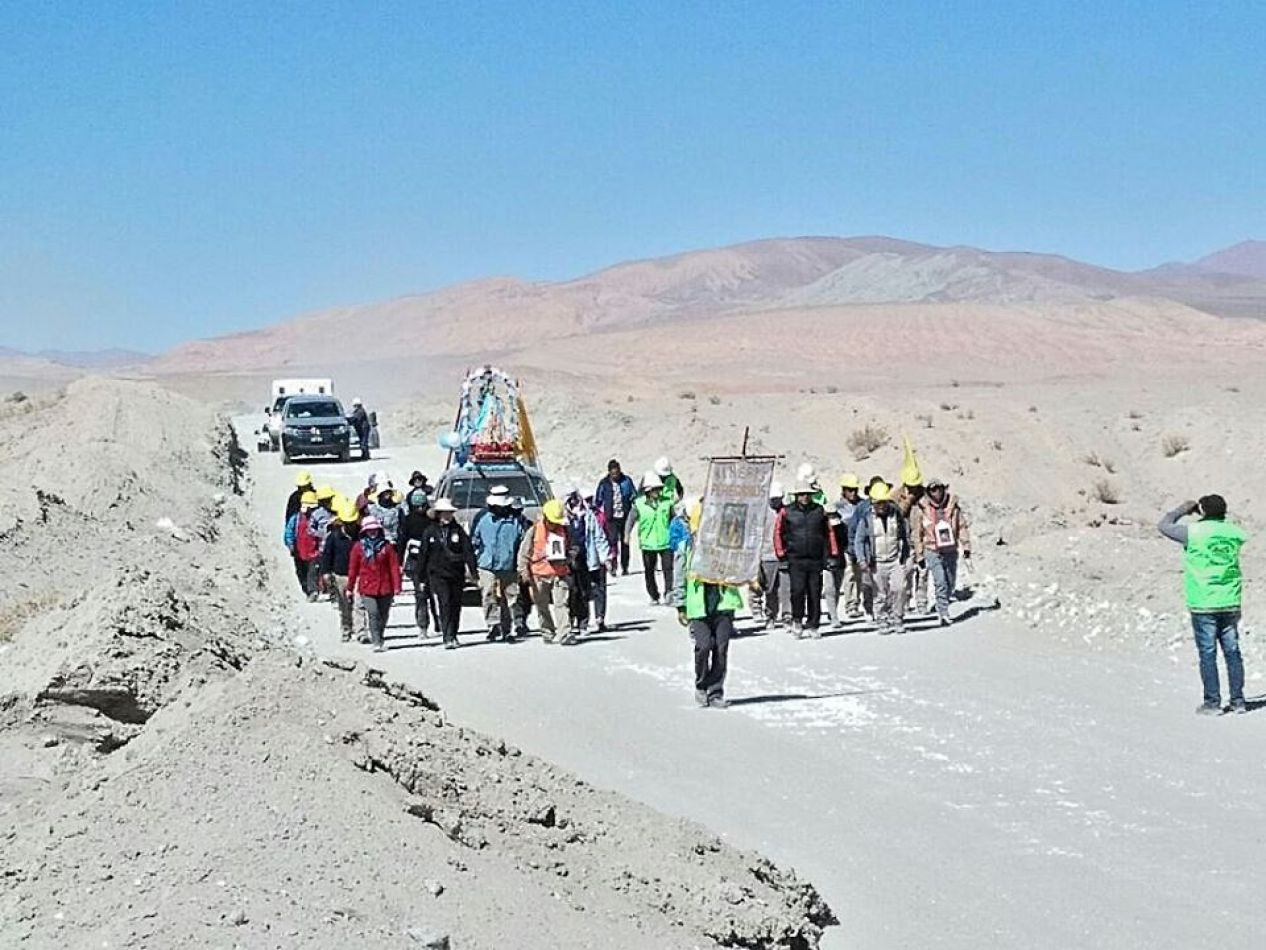 Peregrinos de Antofagasta de la Sierra y Tincalayu llegaron a Mina Patito rumbo a Salta