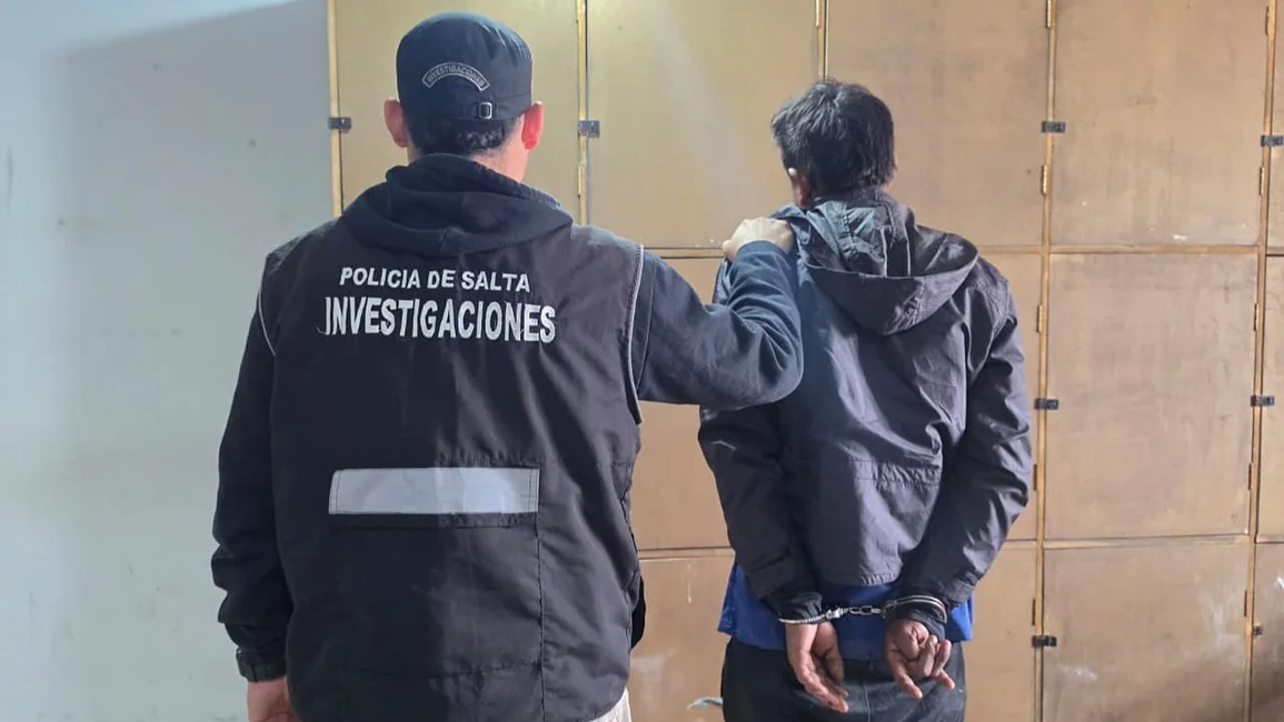 Detuvieron al sospechoso de romper la vidriera y robar un local de ropa en pleno centro de Salta