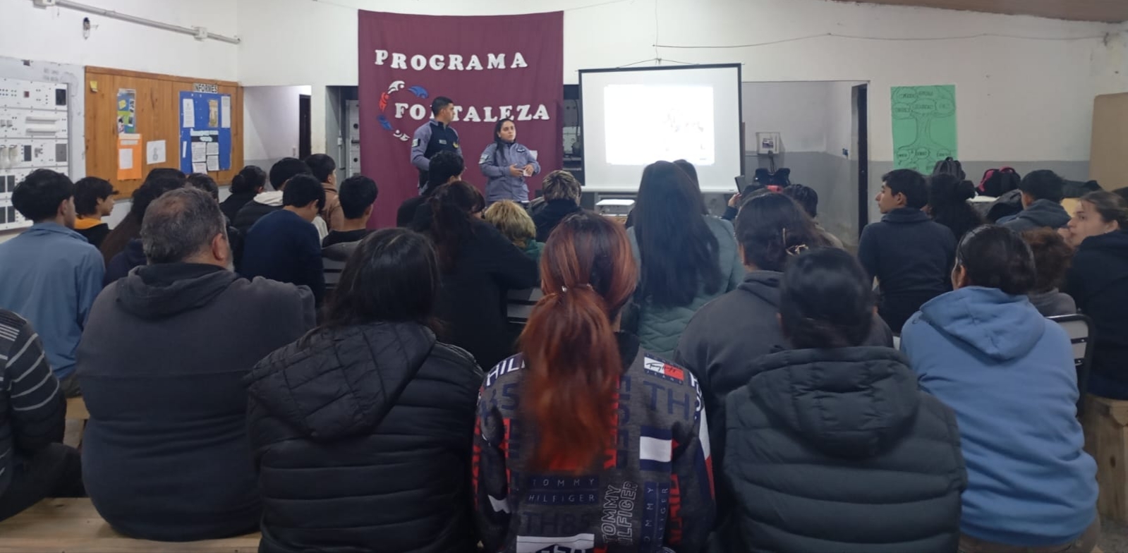 Charla de prevención sobre violencia, bullying y consumos problemáticos en La Verde