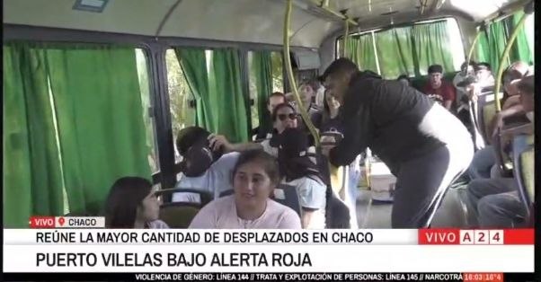 Alumnos de Makallé llevaron donaciones a las familias afectadas por las inundaciones en Puerto Vilelas