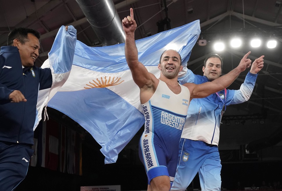 La Lucha y el Rugby le dieron a la Argentina los tres Oros del día en los Suramericanos