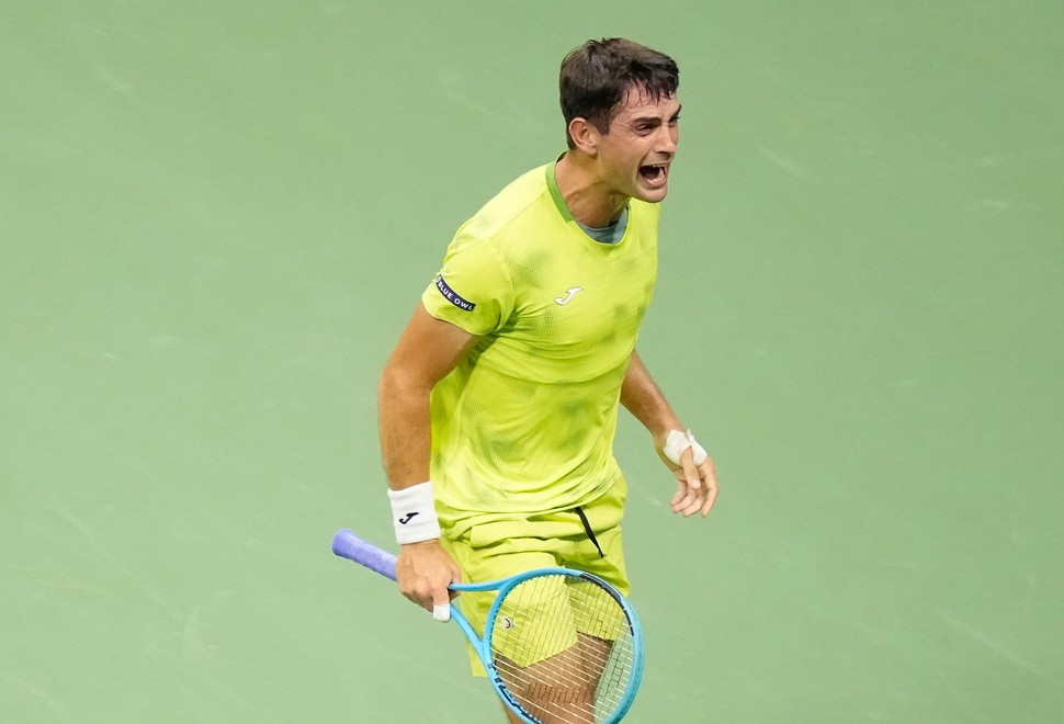 Navone le ganó a Djokovic en el US Open. También avanzó Etcheverry