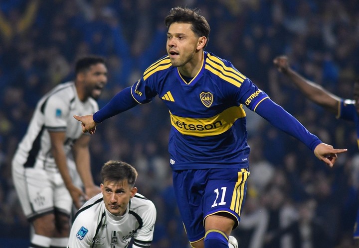 Boca, con equipo alternativo, superó con claridad a Central Córdoba