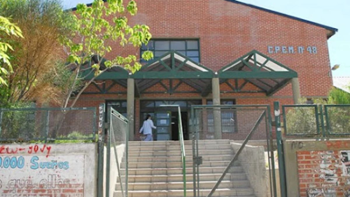 La escuela como trinchera: el caso del CPEM 48 de Neuquen y el límite de la contención educativa