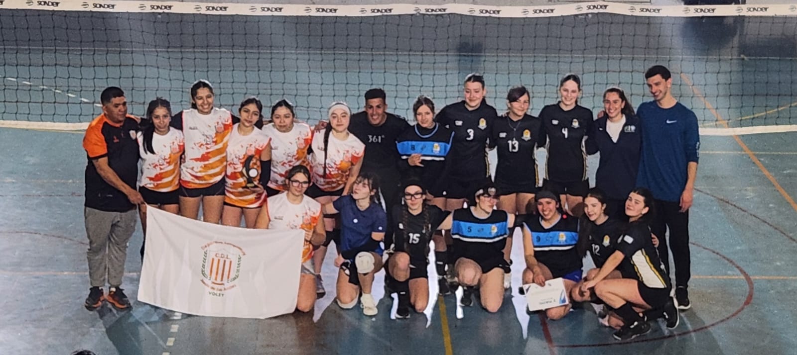 Resiliencia, esfuerzo y talento: Villa Pehuenia volvió al vóley y dejó su huella en la región
