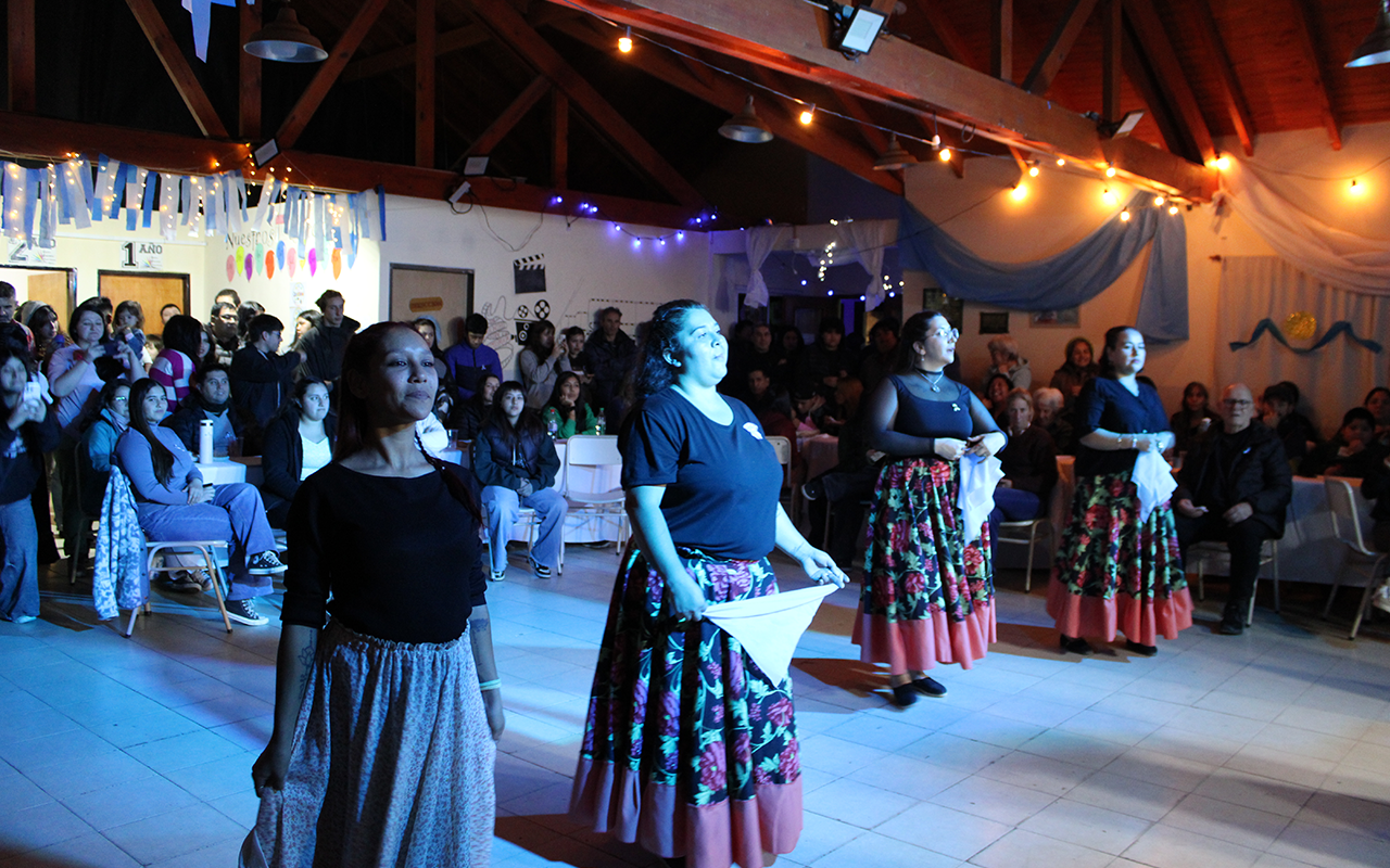Música, danza y participación popular marcaron la celebración patria en la Biblioteca Popular