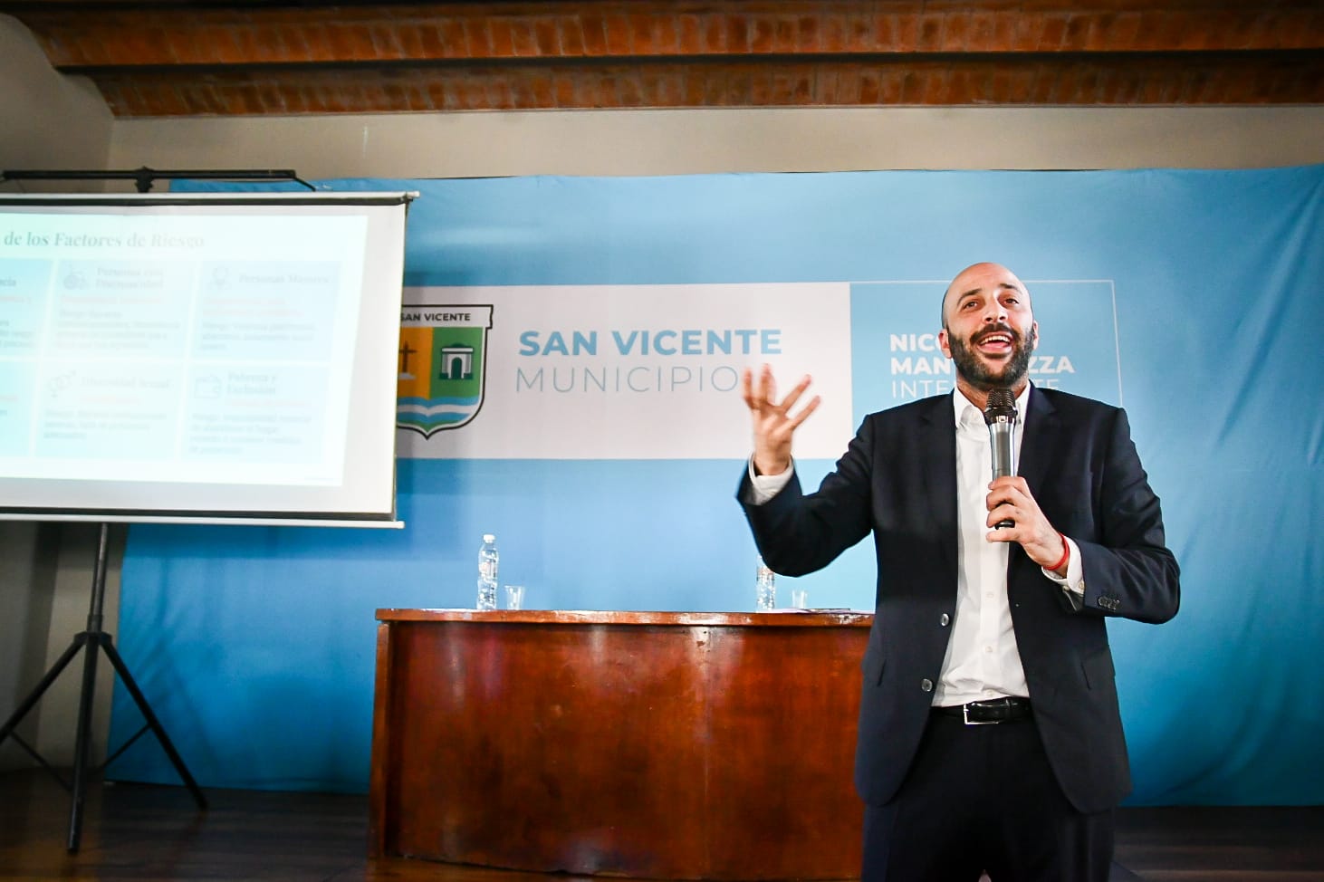 1008700300.jpg 1008700300.jpg
