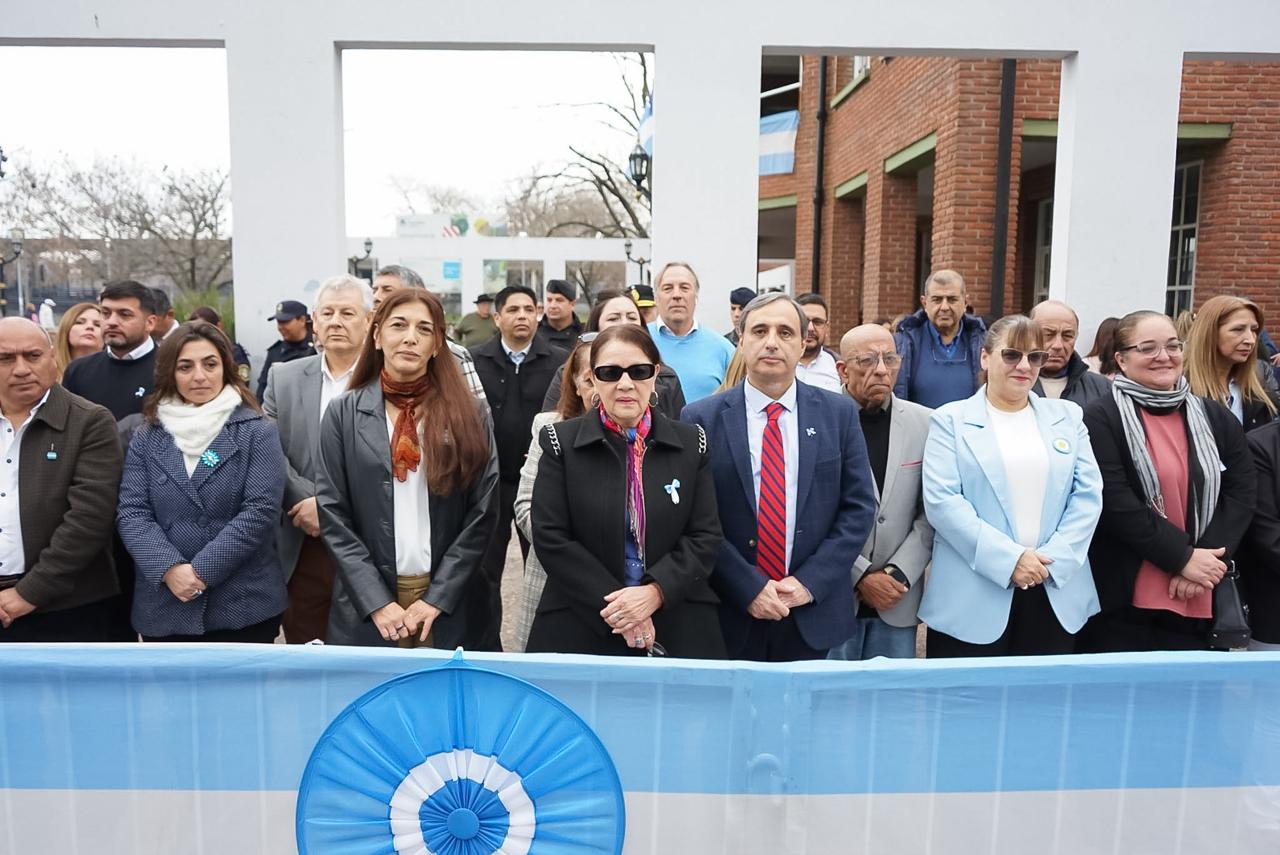 BLANCA CANTERO ENCABEZÓ UN MULTITUDINARIO ACTO POR EL 210º ANIVERSARIO DE LA INDEPENDENCIA