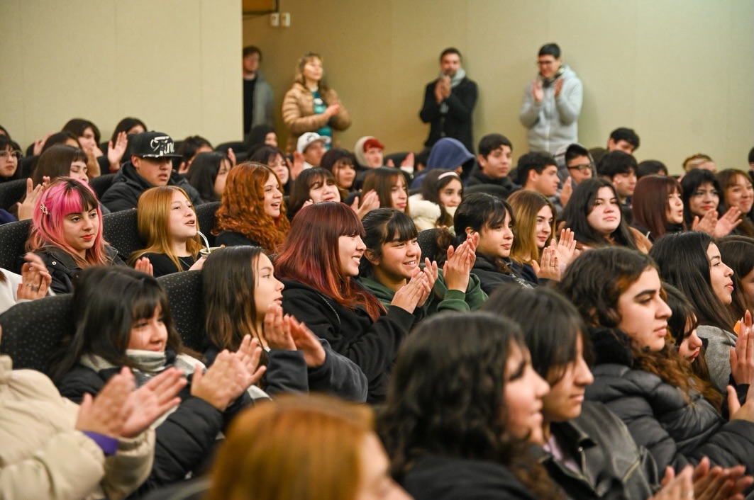San Vicente lanza «Futuro en Marcha», un taller gratuito de orientación vocacional para jóvenes
