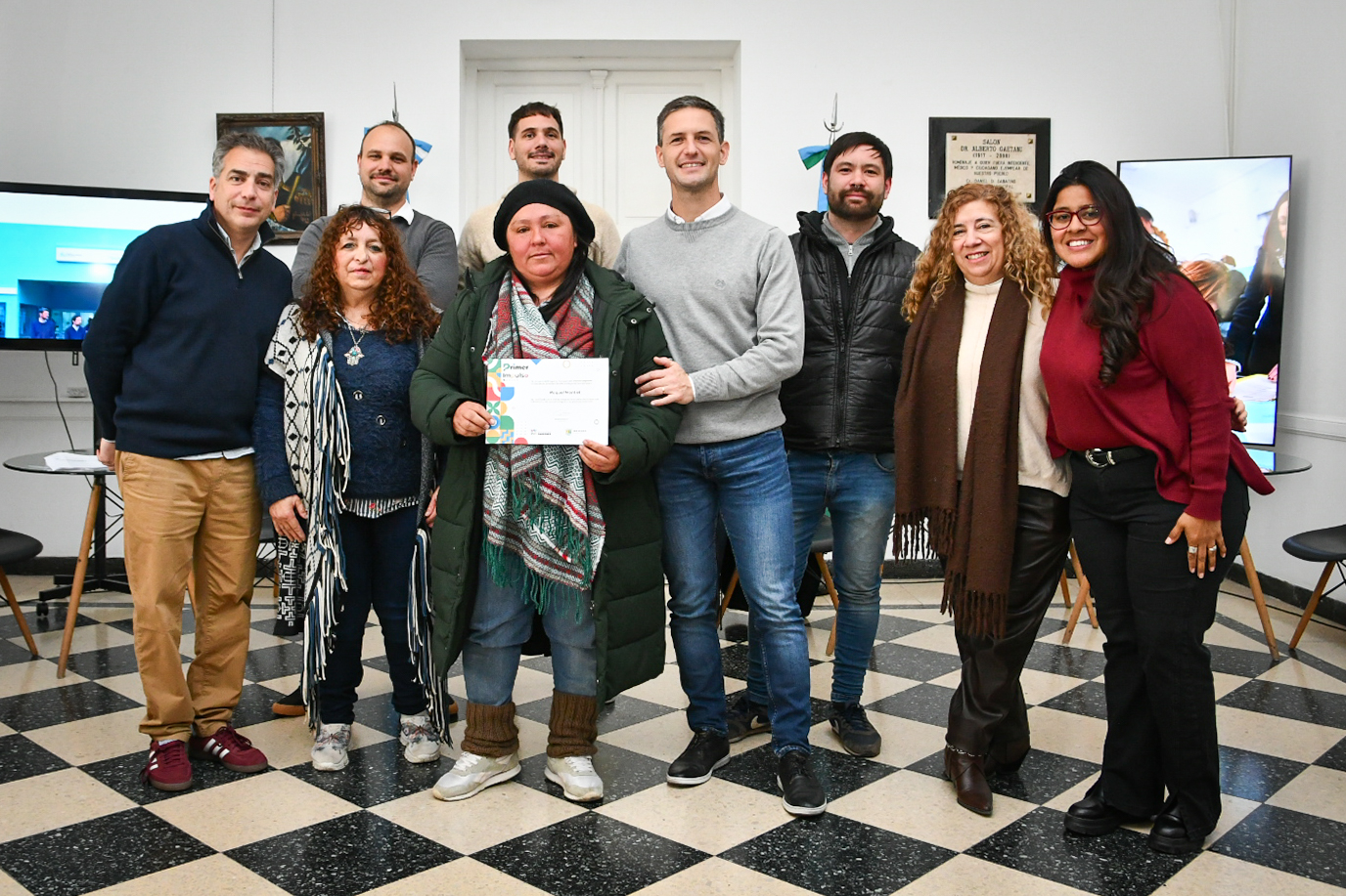 San Vicente entregó microcréditos a 19 emprendimientos locales