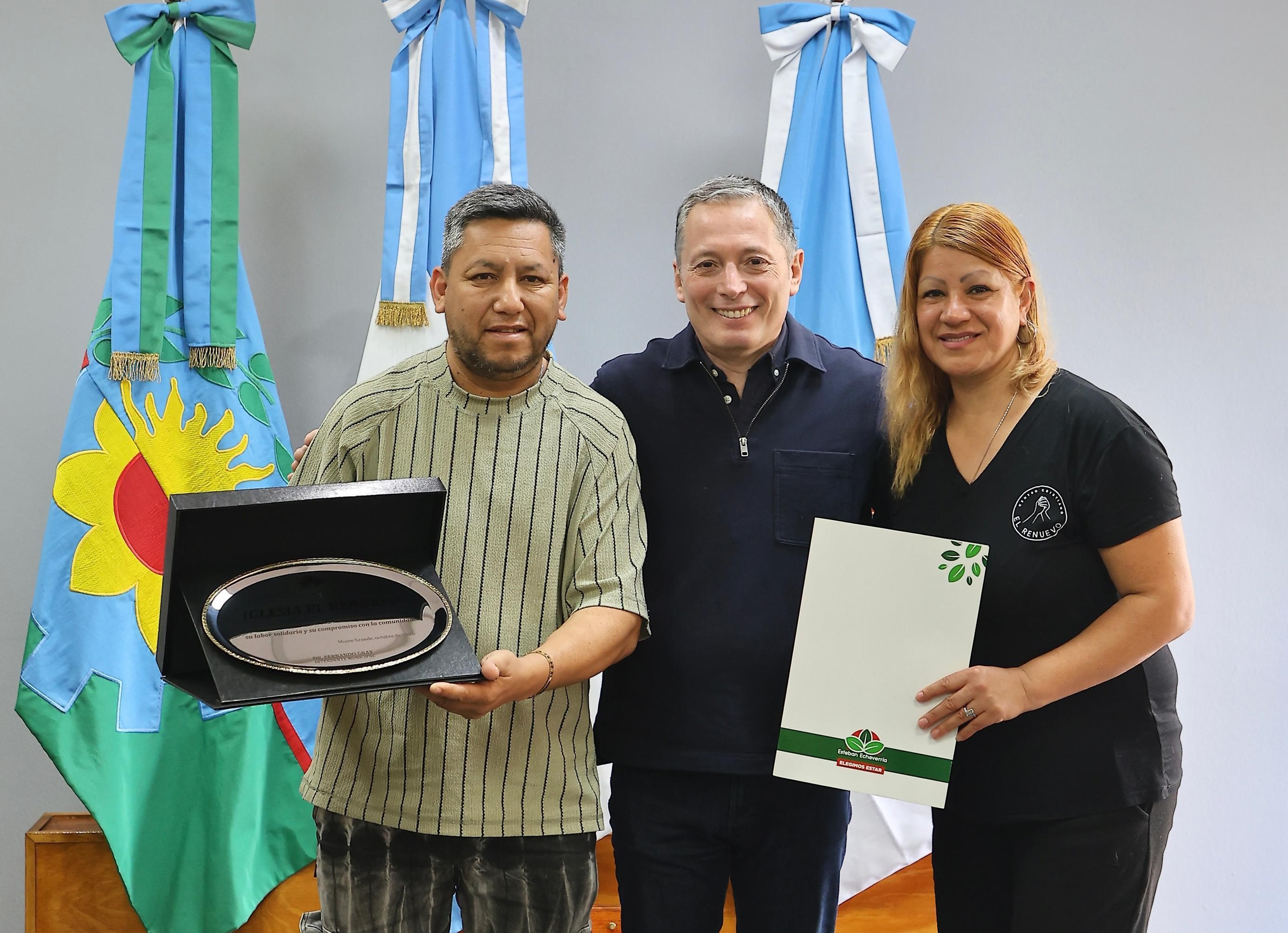FERNANDO GRAY SE REUNIÓ CON REPRESENTANTES DE LA IGLESIA EL RENUEVO