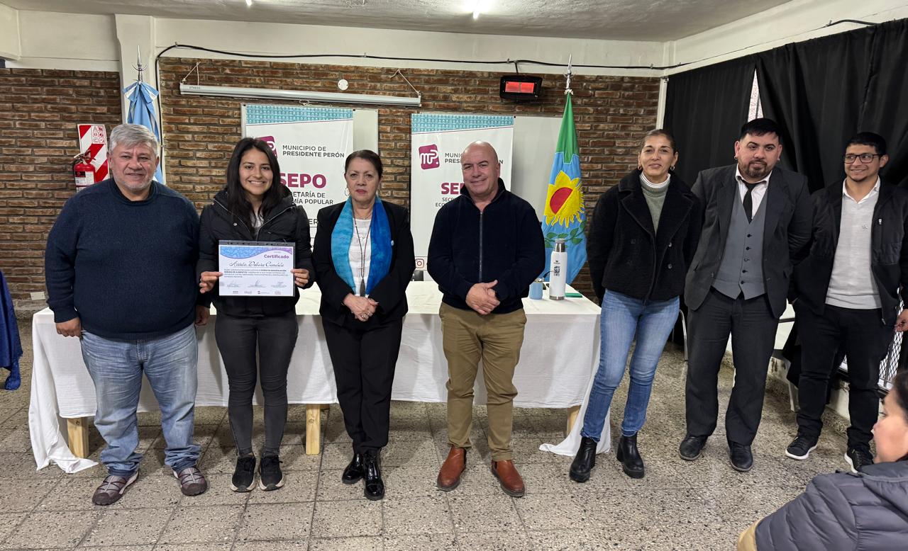 Blanca Cantero encabezó la entrega de certificados y carnets del curso de Manipulación Higiénica de Alimentos