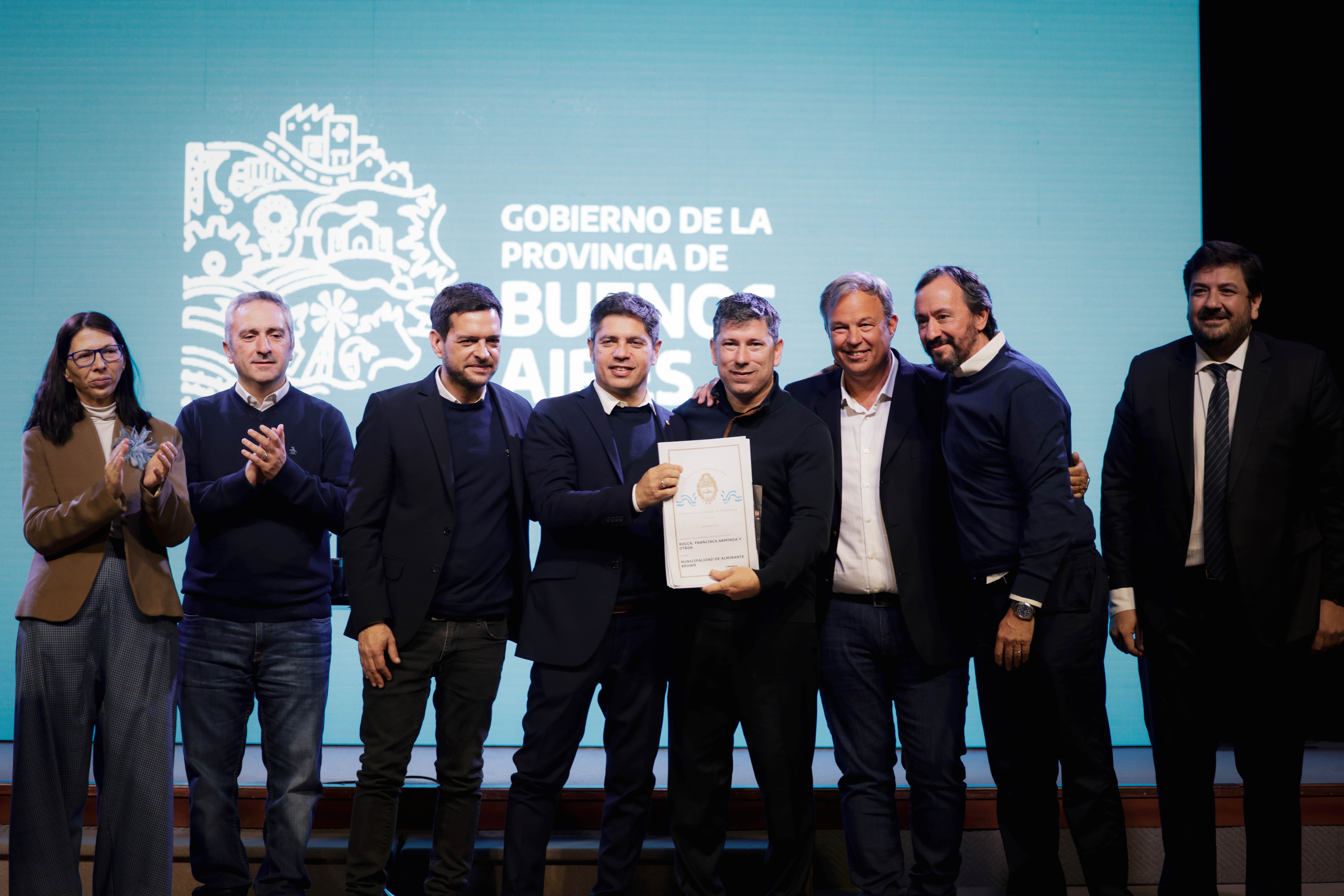 SUM xxxxxxxxxxxxxx.jpg KICILLOF Y CASCALLARES INAUGURARON UN CENTRO INTEGRADOR COMUNITARIO Y ENTREGARON 1500 ESCRITURAS A VECINOS DE ALTE BROWN