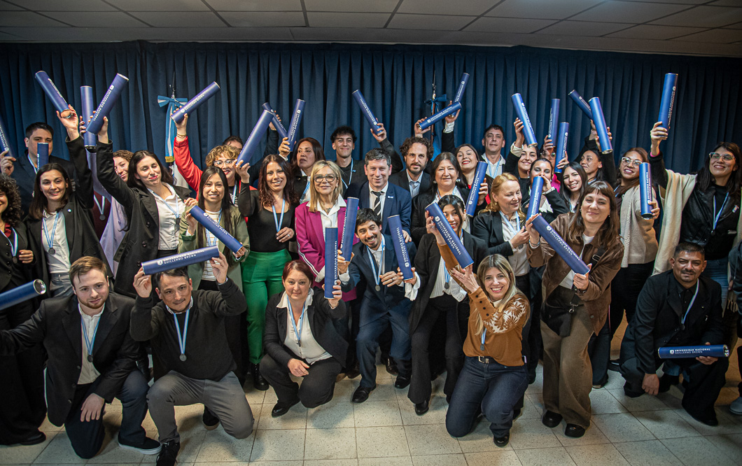 El Municipio acompañó en su colación a 45 nuevos graduados de la Universidad Nacional Guillermo Brown