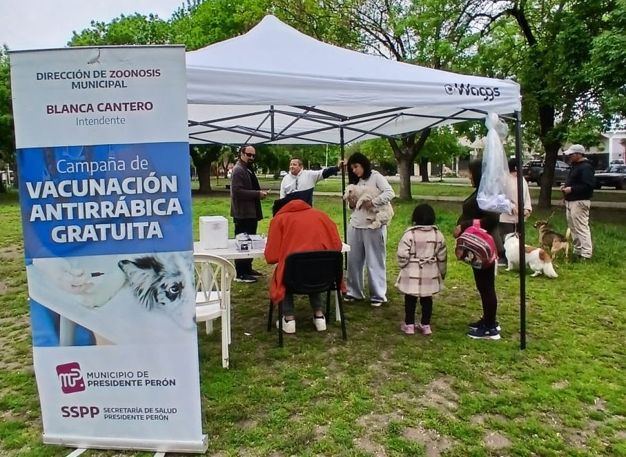 EL MUNICIPIO CONTINÚA CON LOS OPERATIVOS DE VACUNACIÓN ANTIRRÁBICA GRATUITA EN LOS BARRIOS