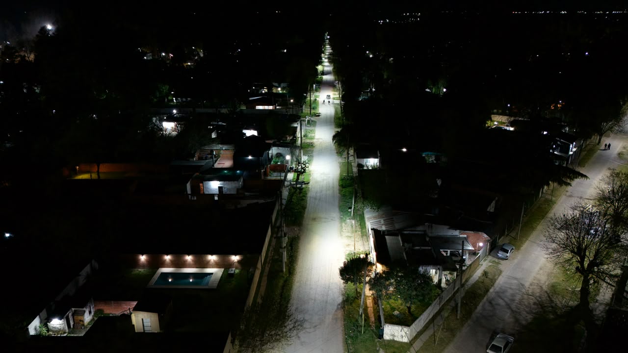 Presidente Perón avanza con la modernización del alumbrado público en el barrio Santa Teresita