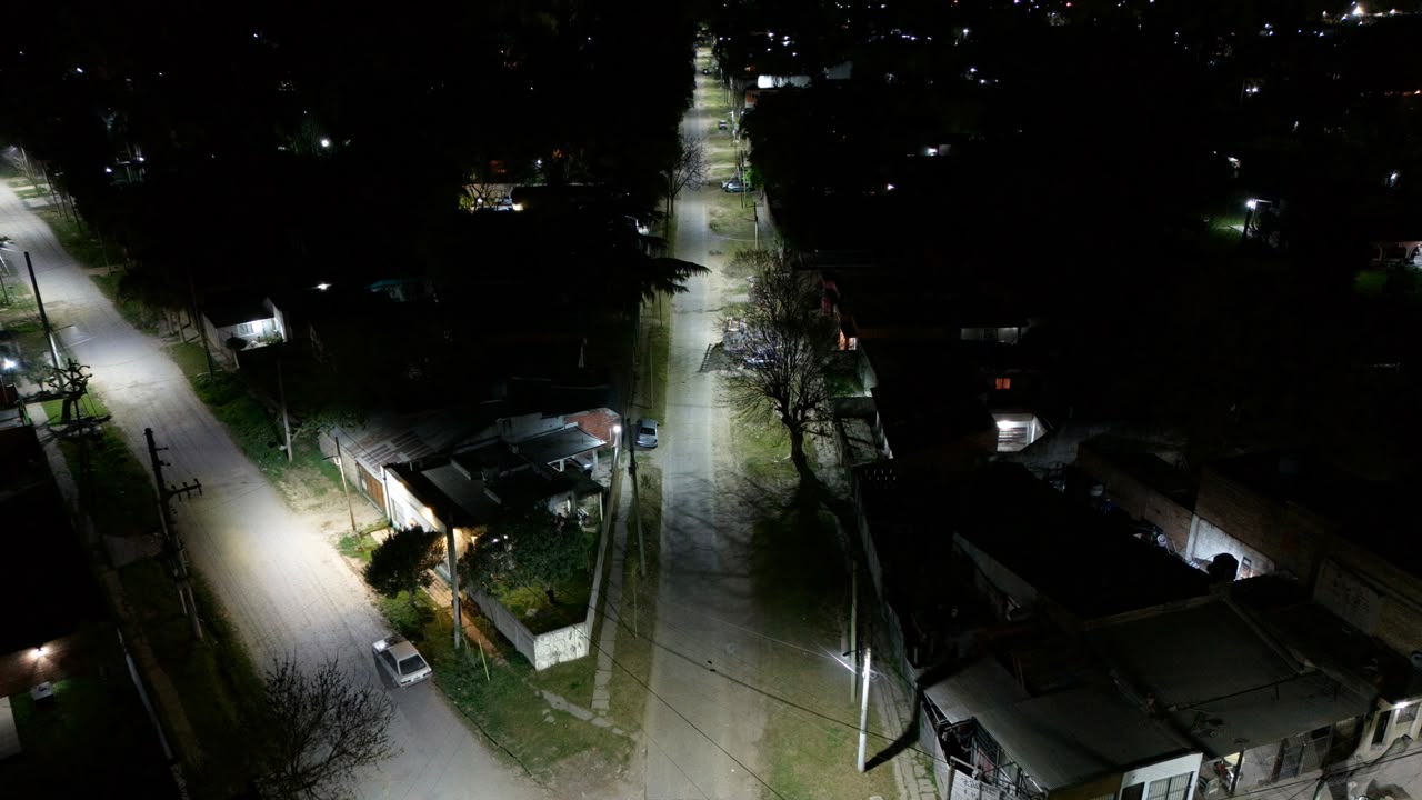 LA GESTIÓN DE BLANCA CANTERO AVANZA CON LA INSTALACIÓN DE NUEVAS LUMINARIAS LED EN LOS BARRIOS DEL DISTRITO