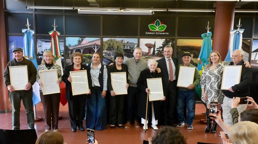 FERNANDO GRAY ENTREGÓ DECRETOS DE RECONOCIMIENTO A INTEGRANTES DESTACADOS DE LA COLECTIVIDAD ITALIANA