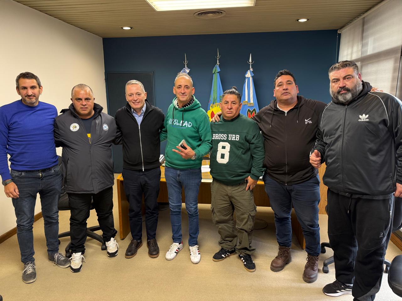 bc60b1e7-7b4a-4877-7246-7b883b65feea.jpeg FERNANDO GRAY RECIBIÓ A AUTORIDADES DEL SINDICATO DE OBREROS Y EMPLEADOS DE LA INDUSTRIA DE LA CARNE DE ESTEBAN ECHEVERRÍA