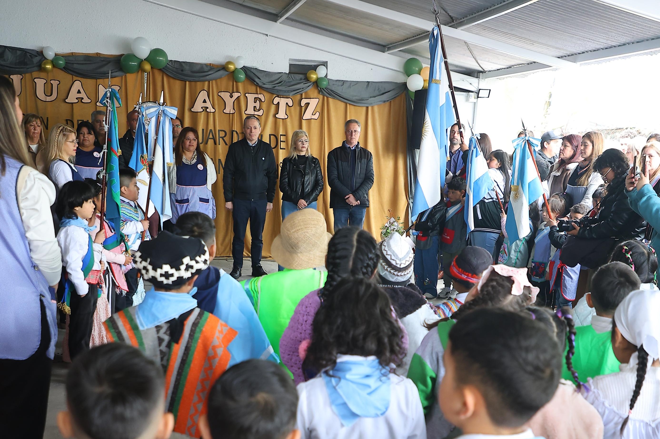 FERNANDO GRAY INAUGURÓ OBRAS Y PARTICIPÓ DEL ACTO DE IMPOSICIÓN DE NOMBRE DEL JARDÍN DE INFANTES N° 924 DE 9 DE ABRIL