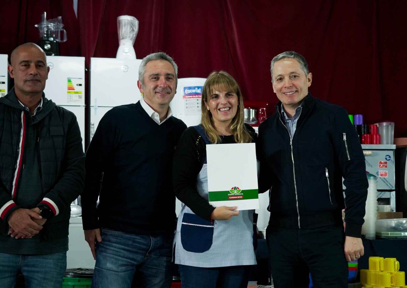 FERNANDO GRAY Y ANDRÉS LARROQUE ENTREGARON EQUIPAMIENTO A INSTITUCIONES EDUCATIVAS DE ESTEBAN ECHEVERRÍA PARA FORTALECER EL SERVICIO ALIMENTARIO ESCOLAR