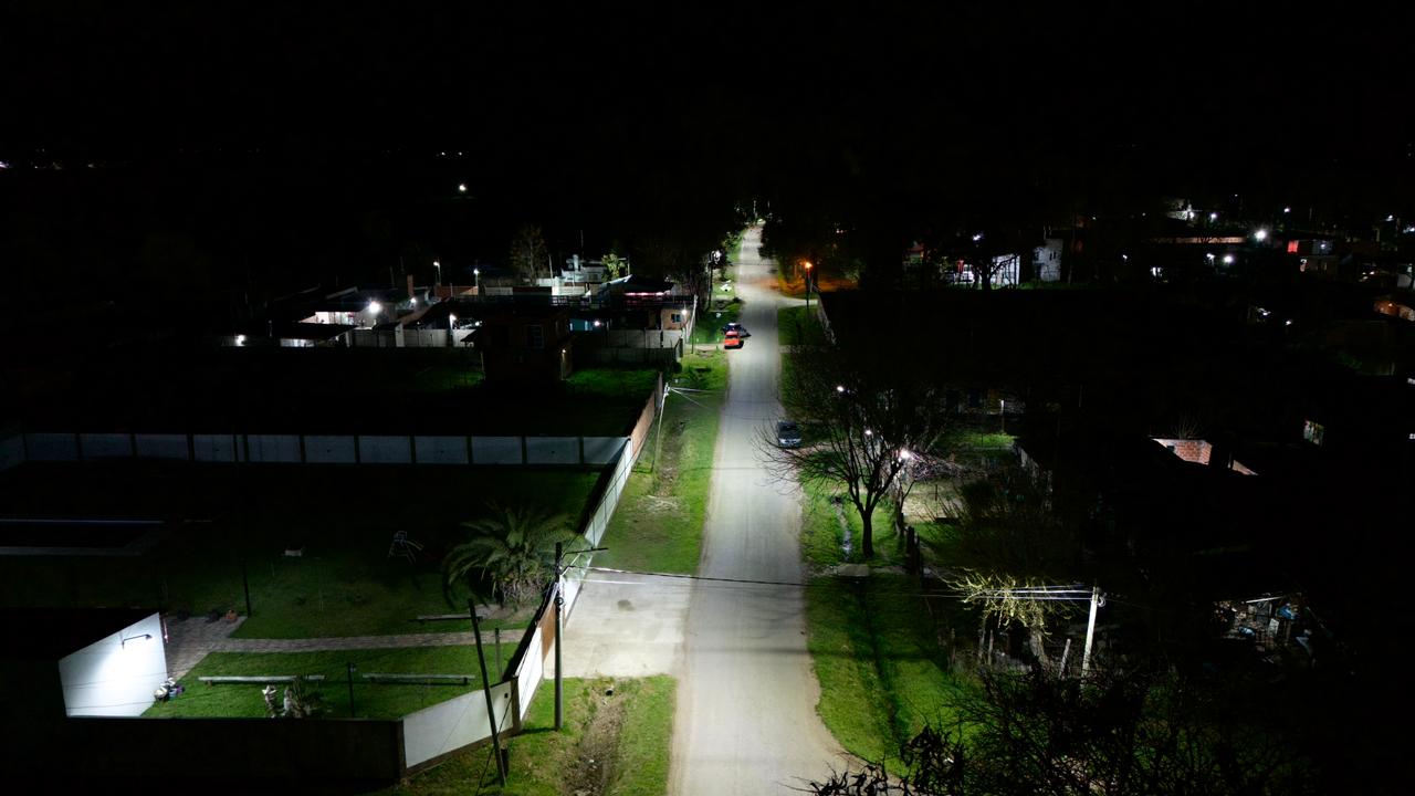 El Municipio de Presidente Perón suma nuevas luminarias LED en el barrio Santa Teresita