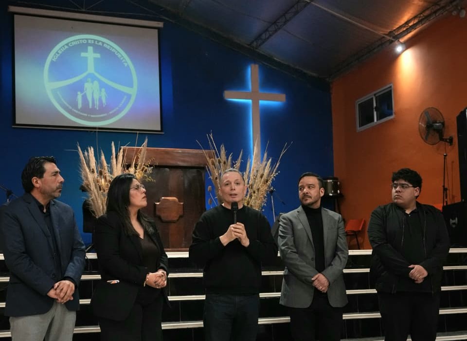 FERNANDO GRAY PARTICIPÓ DEL HOMENAJE AL PASTOR EMENEGILDO ALVARENGA Y LA PASTORA ADA LUZ DÍAZ